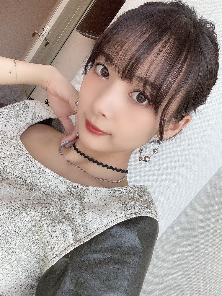 ホリサンブラック/役満ボディ岡田紗佳の“ウマく”楽しく！