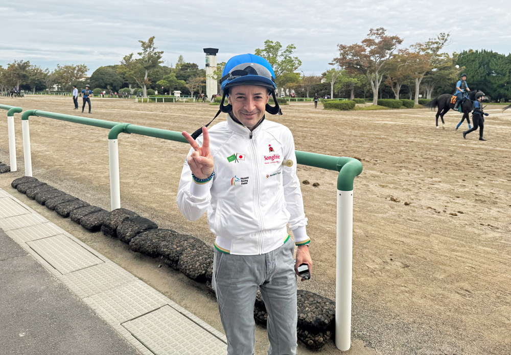 ゾロアストロに騎乗するルメール騎手