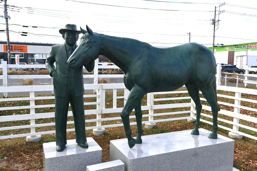 吉田善哉氏とノーザンテーストの等身大像 吉田善哉氏とノーザンテーストの等身大像