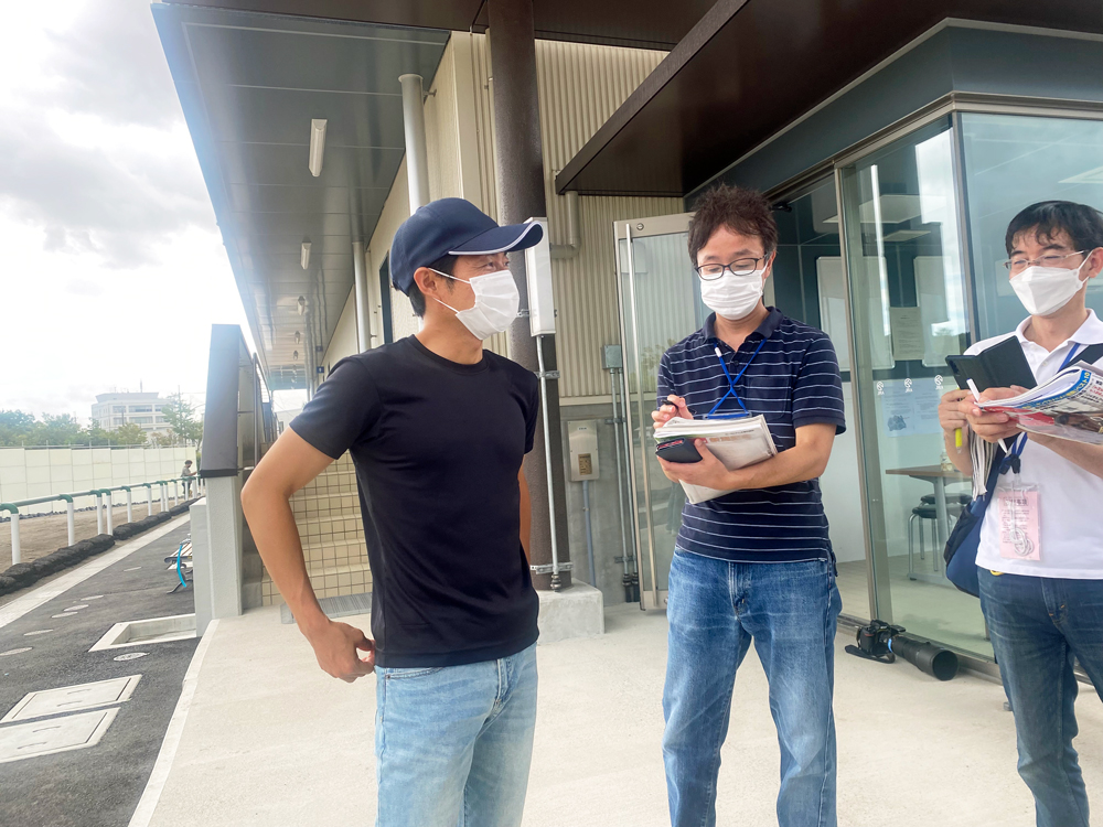 取材に応じる大野騎手