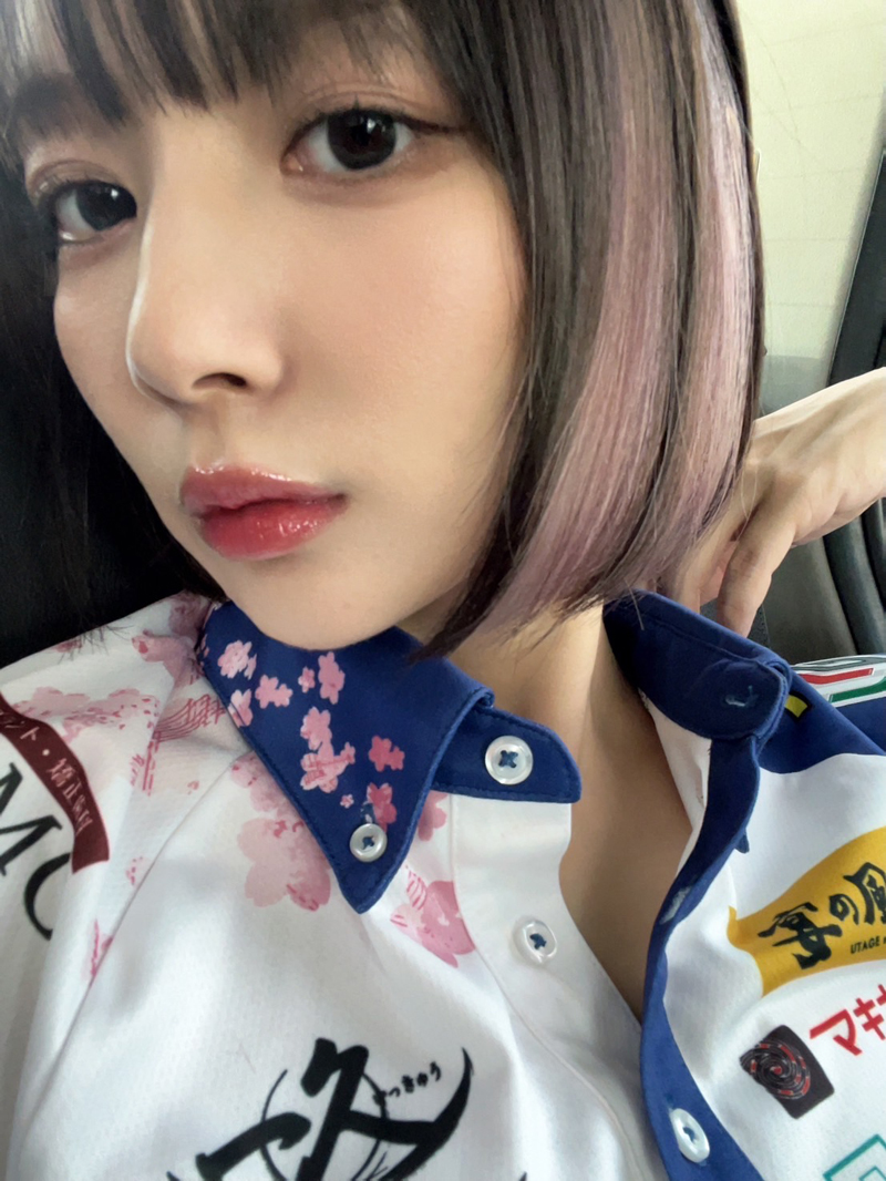 記念すべきサクラナイツのスポンサー発表の直後に“サクラ”が勝ちますように！/役満ボディ岡田紗佳の“ウマく”楽しく！