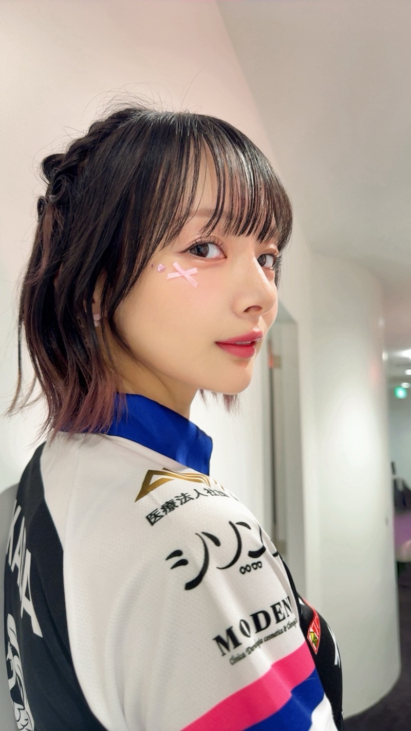 役満ボディ岡田紗佳の“ウマく”楽しく！