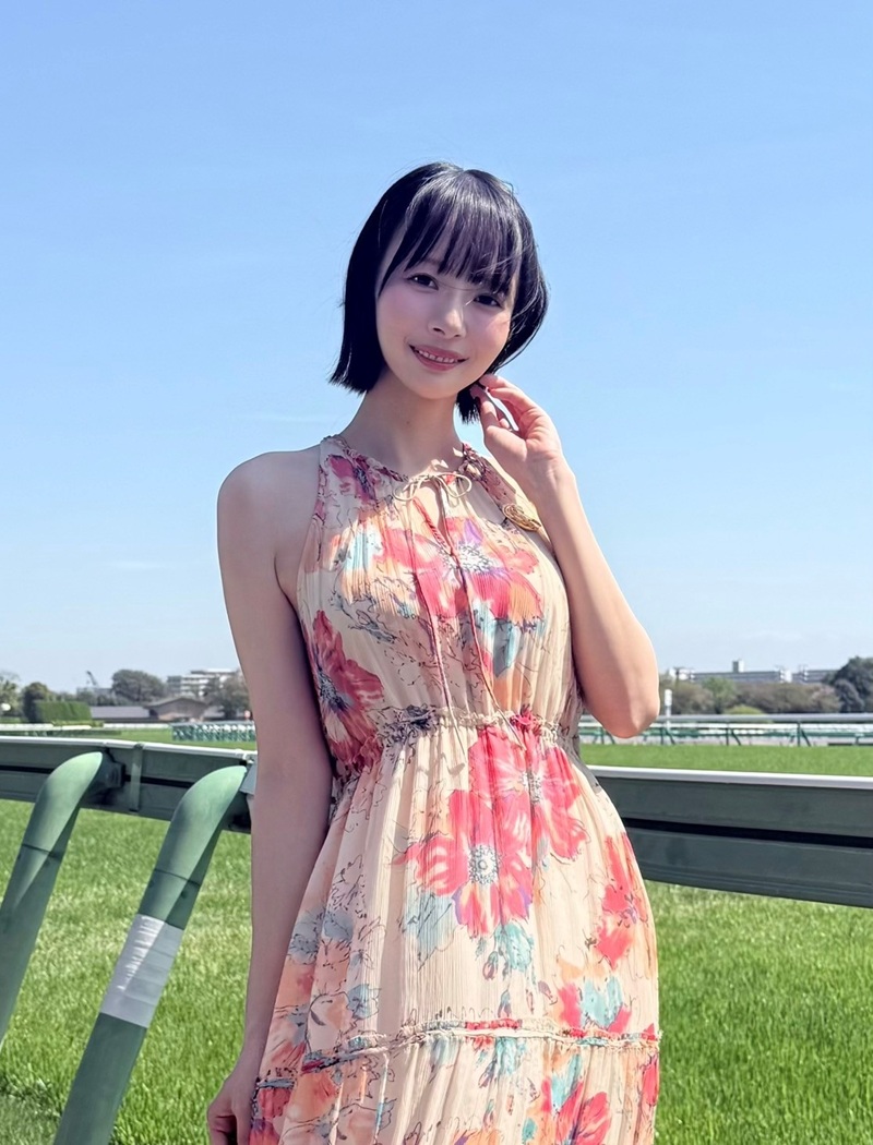 役満ボディ岡田紗佳の“ウマく”楽しく！